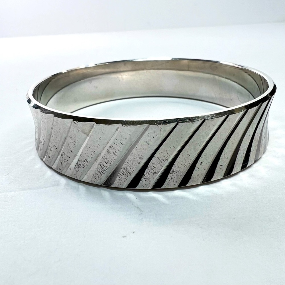 Vintage Trifari Textured Silver Bangle Bracelet